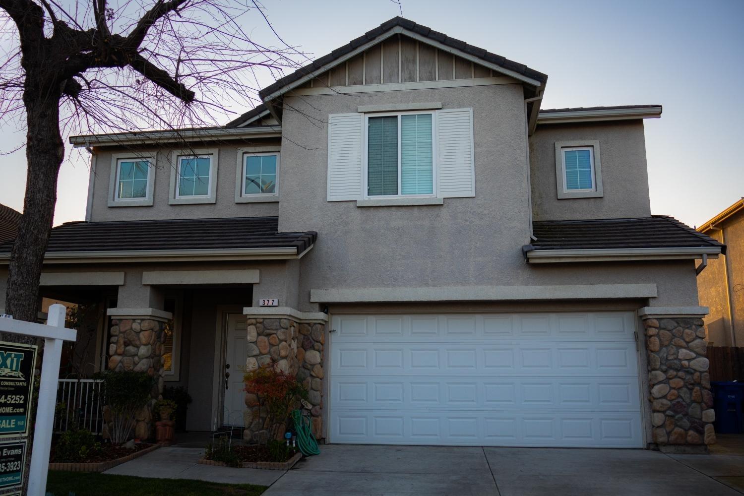 Detail Gallery Image 2 of 15 For 377 Daisy Ct, Merced,  CA 95341 - 4 Beds | 2/1 Baths