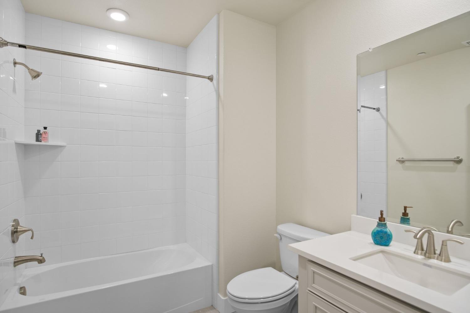 Detail Gallery Image 15 of 39 For 1661 Spring St #434,  Davis,  CA 95616 - 3 Beds | 2/1 Baths
