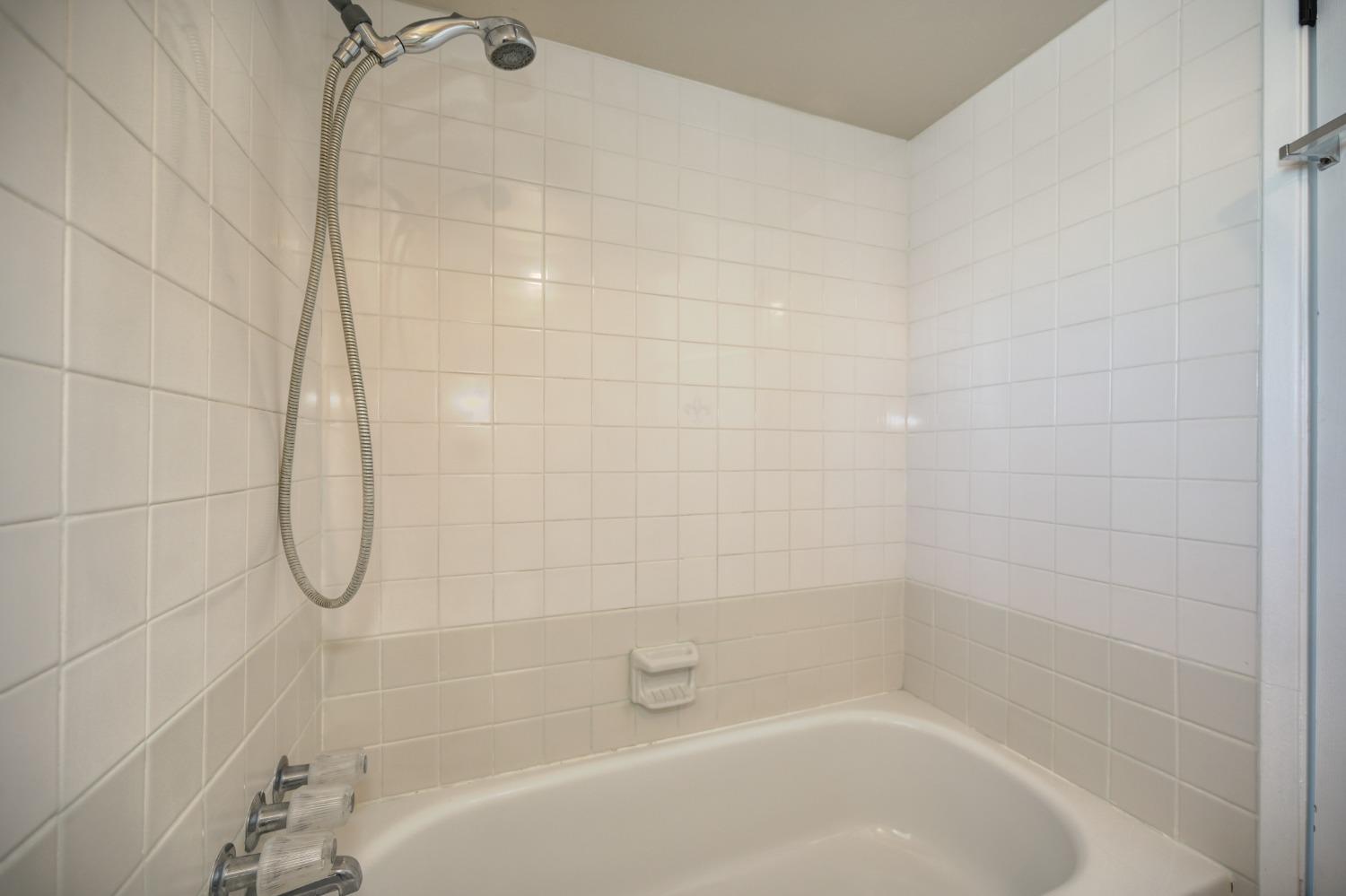 Detail Gallery Image 14 of 41 For 721 Roundtree Ct, Sacramento,  CA 95831 - 2 Beds | 1/1 Baths