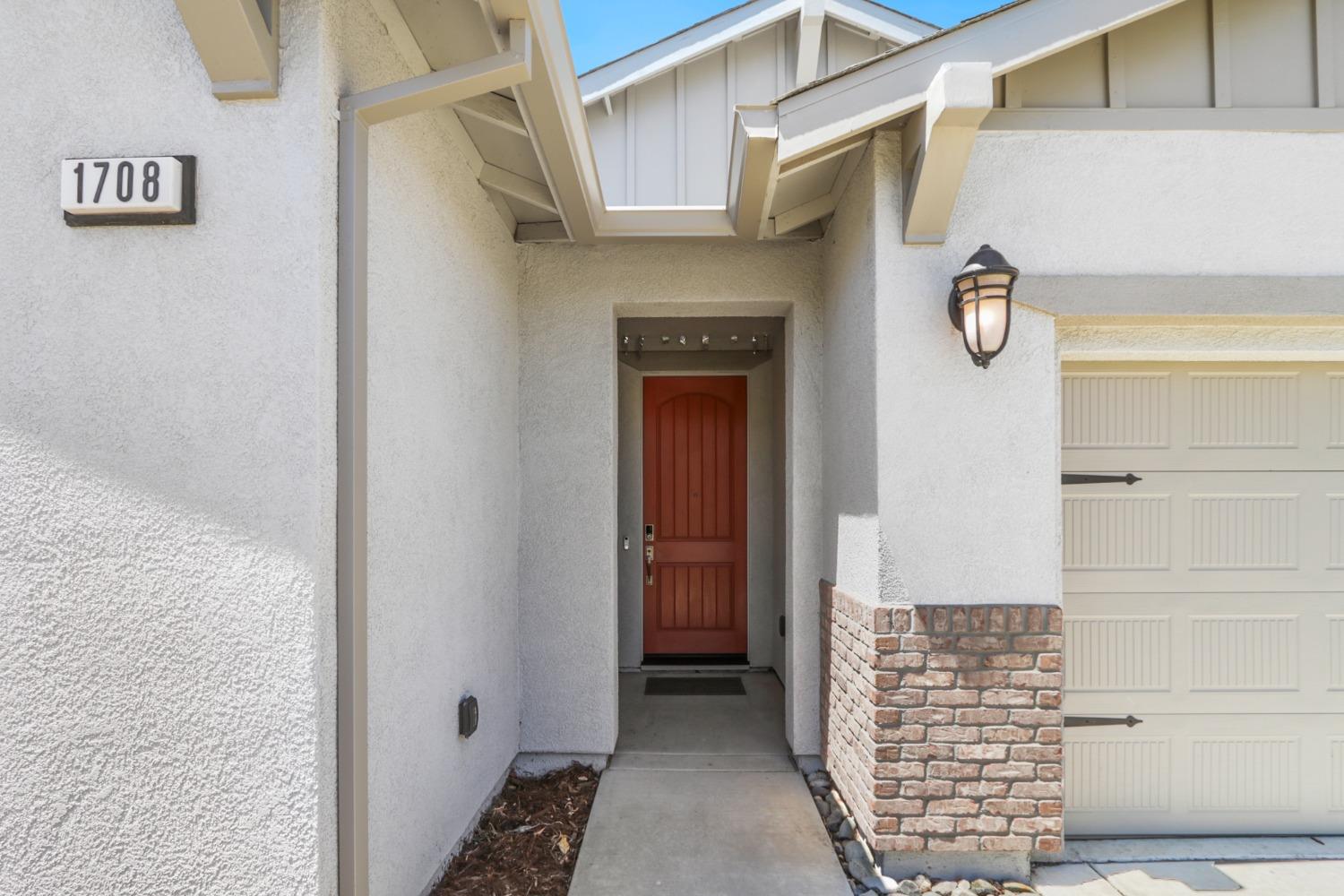 Detail Gallery Image 2 of 45 For 1708 Hoffman St, Woodland,  CA 95776 - 4 Beds | 2 Baths