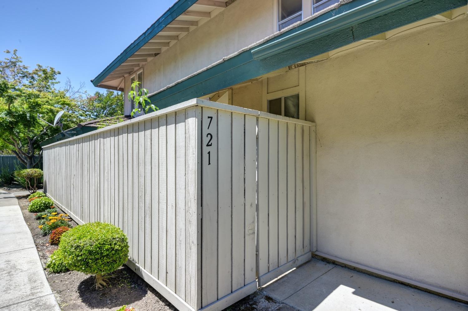 Detail Gallery Image 21 of 41 For 721 Roundtree Ct, Sacramento,  CA 95831 - 2 Beds | 1/1 Baths