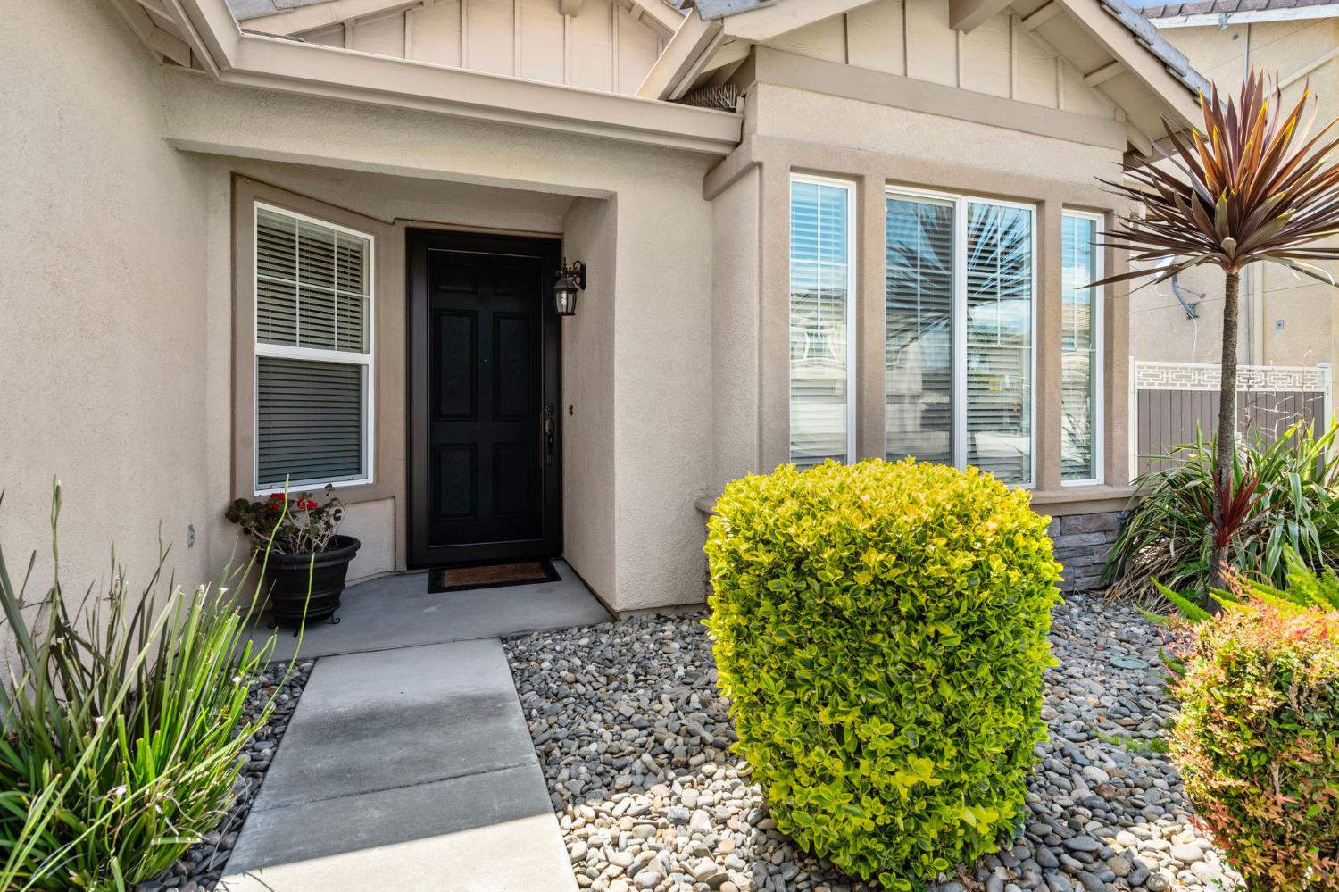 Detail Gallery Image 6 of 52 For 576 Catmint St, Manteca,  CA 95337 - 4 Beds | 2 Baths