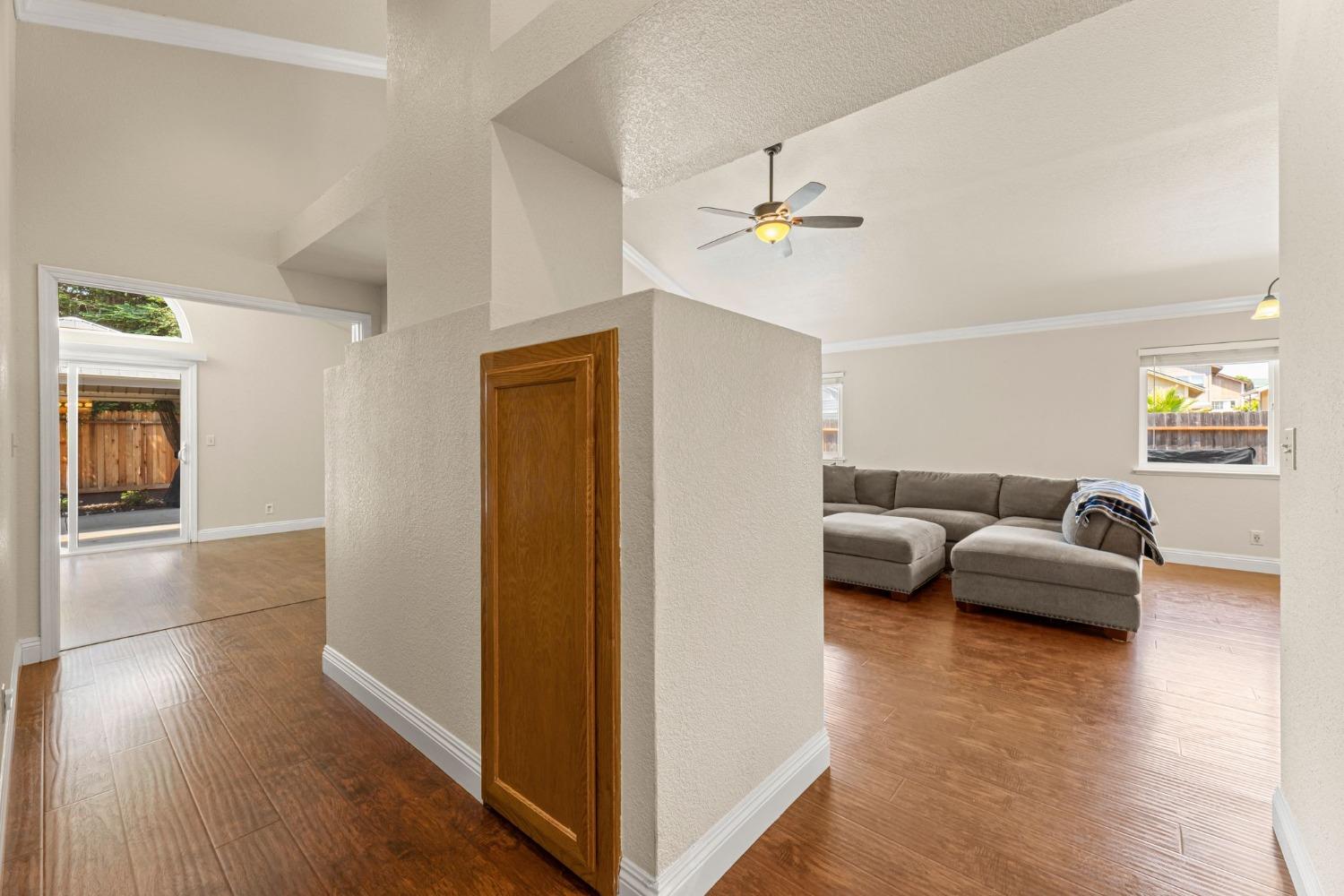 Detail Gallery Image 7 of 48 For 3900 Tawny Meadow Way, Antelope,  CA 95843 - 3 Beds | 2 Baths