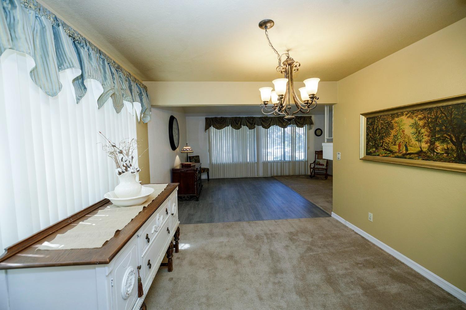 Detail Gallery Image 10 of 52 For 1844 Laredo Cir, Stockton,  CA 95209 - 4 Beds | 2/1 Baths