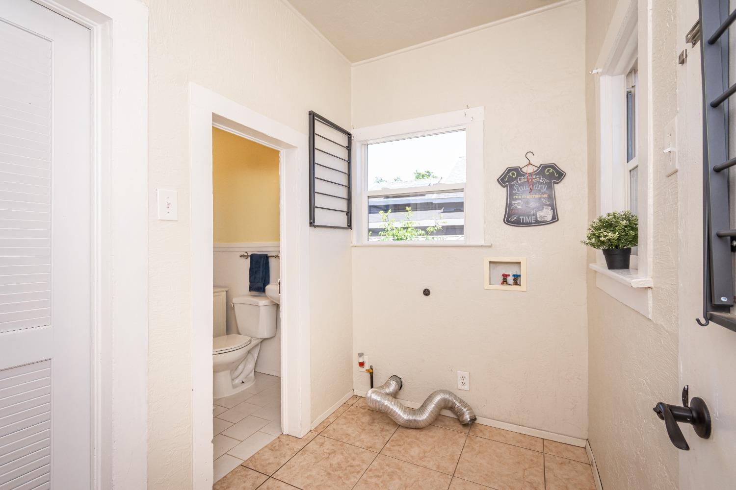 Detail Gallery Image 10 of 22 For 193 E. 7th, Lincoln,  CA 95648 - 3 Beds | 1 Baths