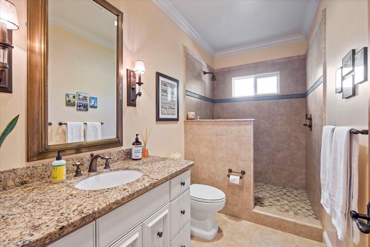 Detail Gallery Image 33 of 68 For 11790 Vineyard Lakes Dr, Penn Valley,  CA 95946 - 3 Beds | 2/1 Baths