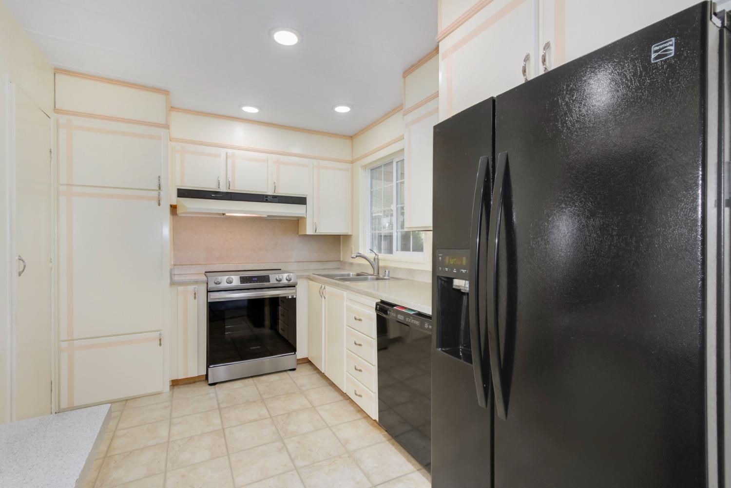 Detail Gallery Image 22 of 66 For 13 Pina St, Sacramento,  CA 95828 - 2 Beds | 2 Baths
