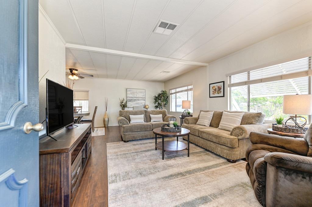 Detail Gallery Image 7 of 42 For 33 Allan Court, Folsom,  CA 95630 - 2 Beds | 2 Baths