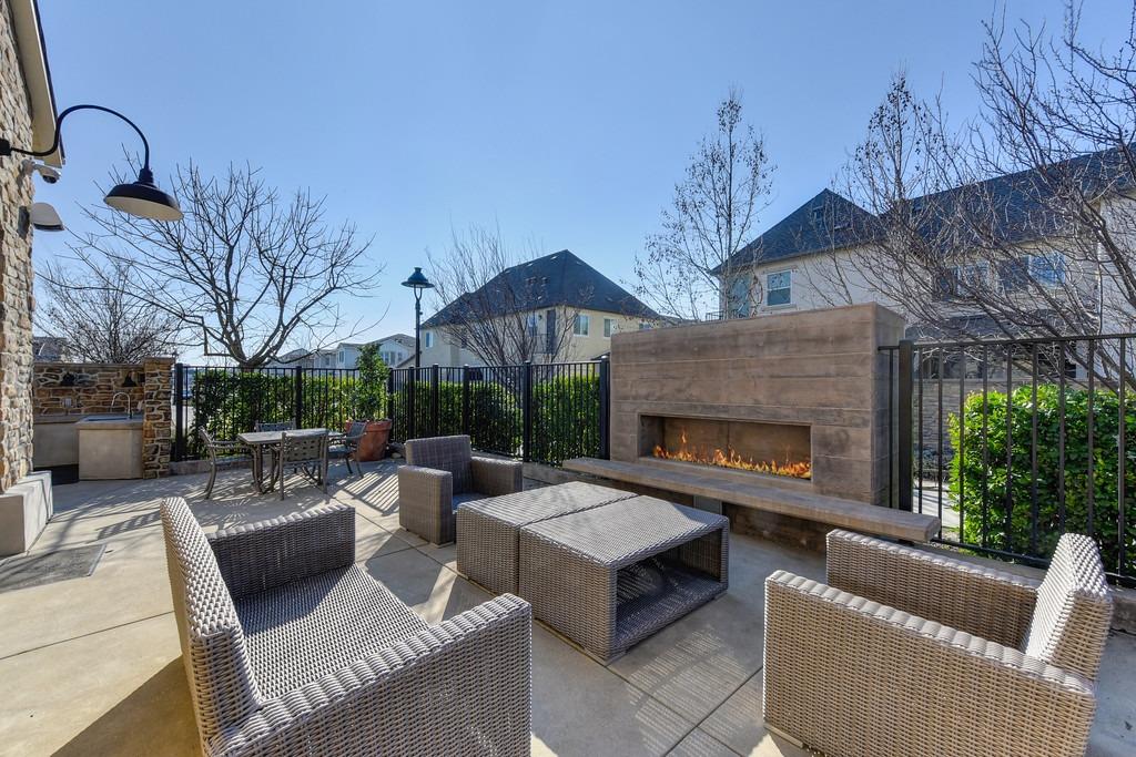 Detail Gallery Image 35 of 41 For 1000 Berryessa Ln #325,  Davis,  CA 95616 - 3 Beds | 2/1 Baths