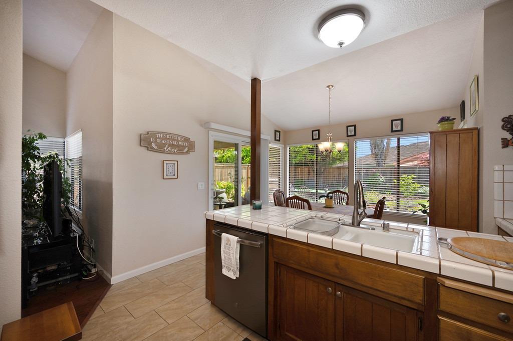 Detail Gallery Image 25 of 89 For 2214 Covey Creek Ct, Stockton,  CA 95207 - 3 Beds | 2 Baths