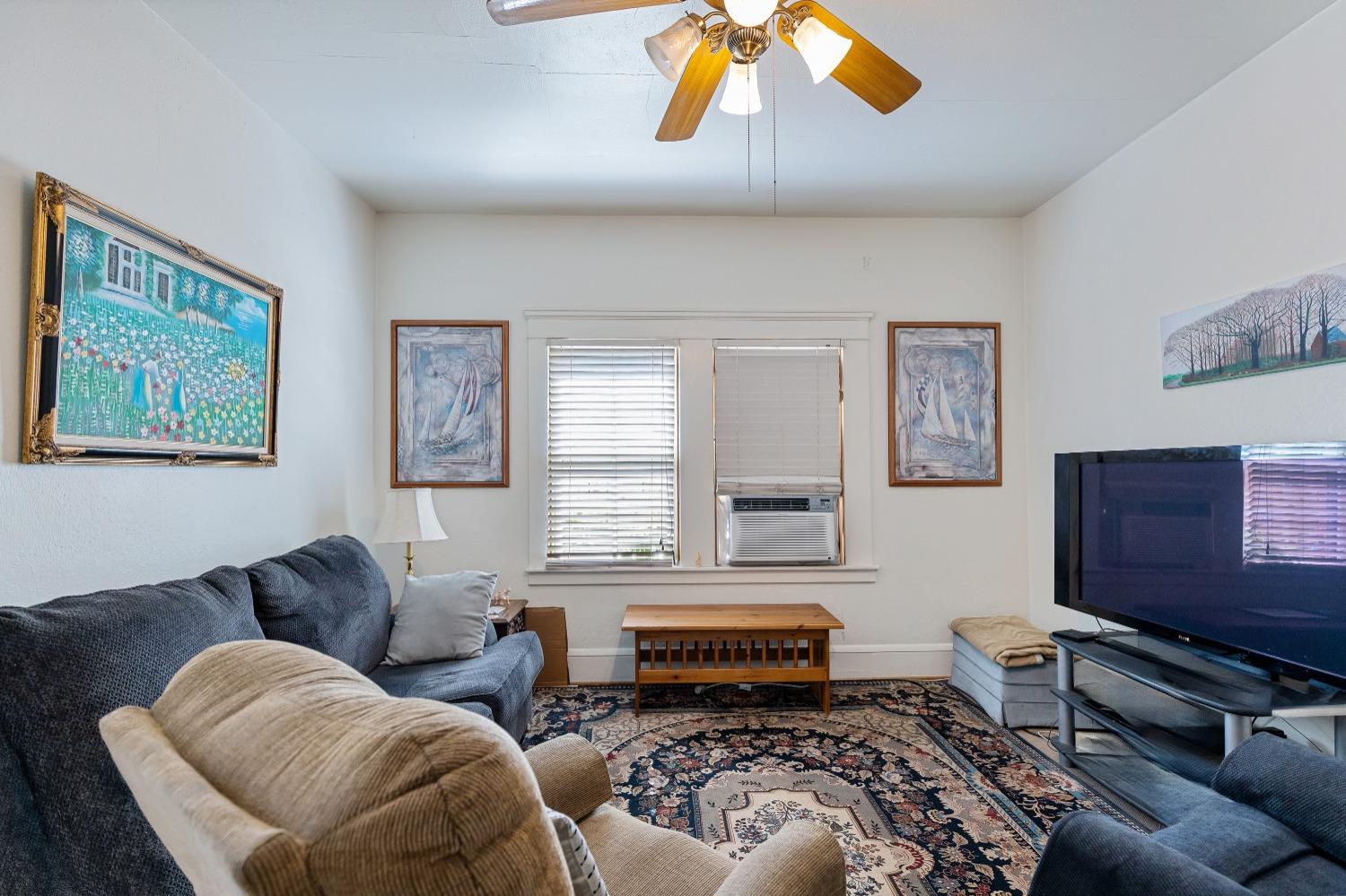 Detail Gallery Image 15 of 37 For 220 W Walnut St, Stockton,  CA 95204 - 3 Beds | 1 Baths