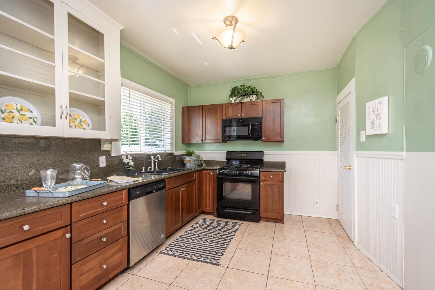 Detail Gallery Image 9 of 22 For 193 E. 7th, Lincoln,  CA 95648 - 3 Beds | 1 Baths