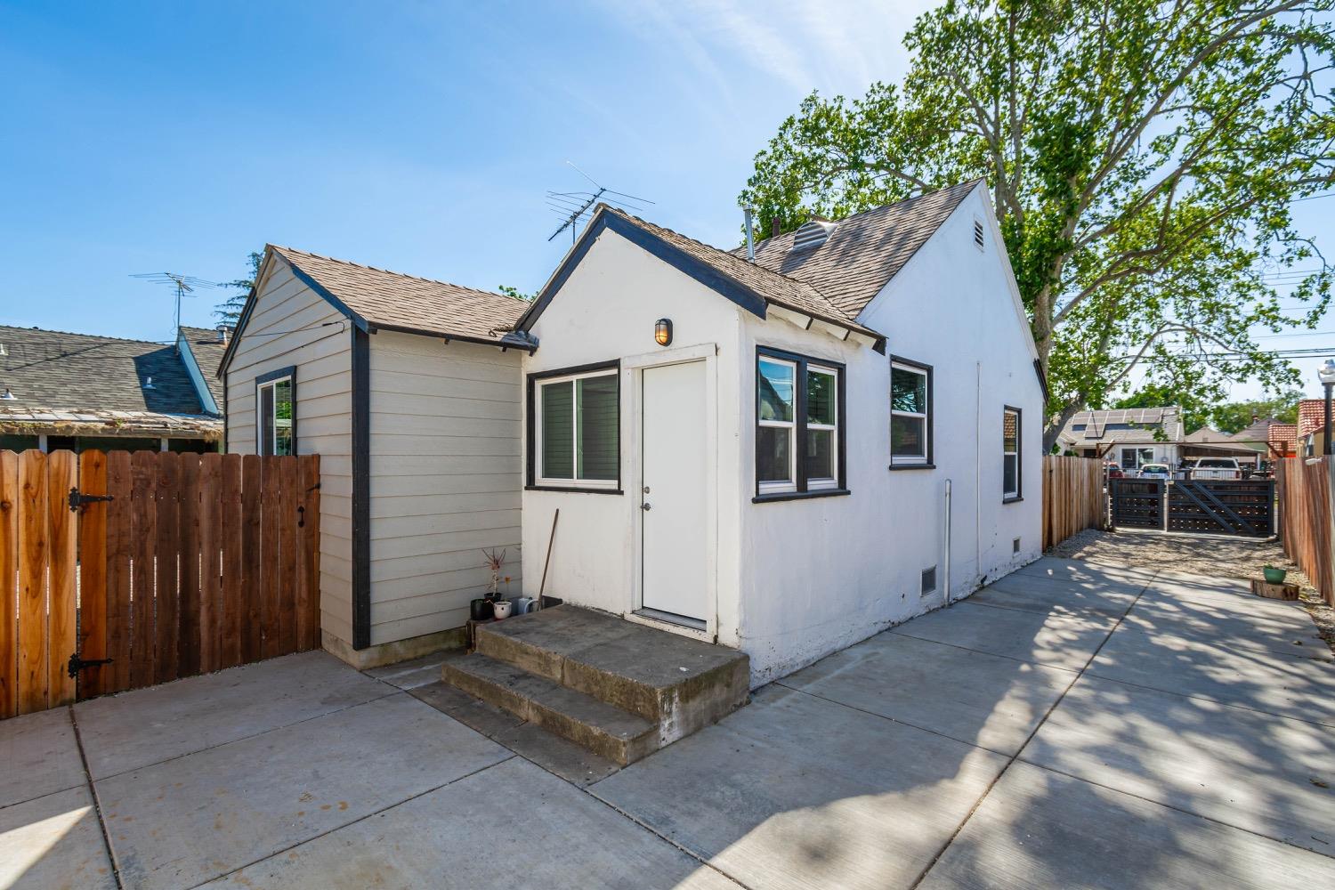 Detail Gallery Image 38 of 64 For 2554 Clay St, Sacramento,  CA 95815 - 4 Beds | 2 Baths