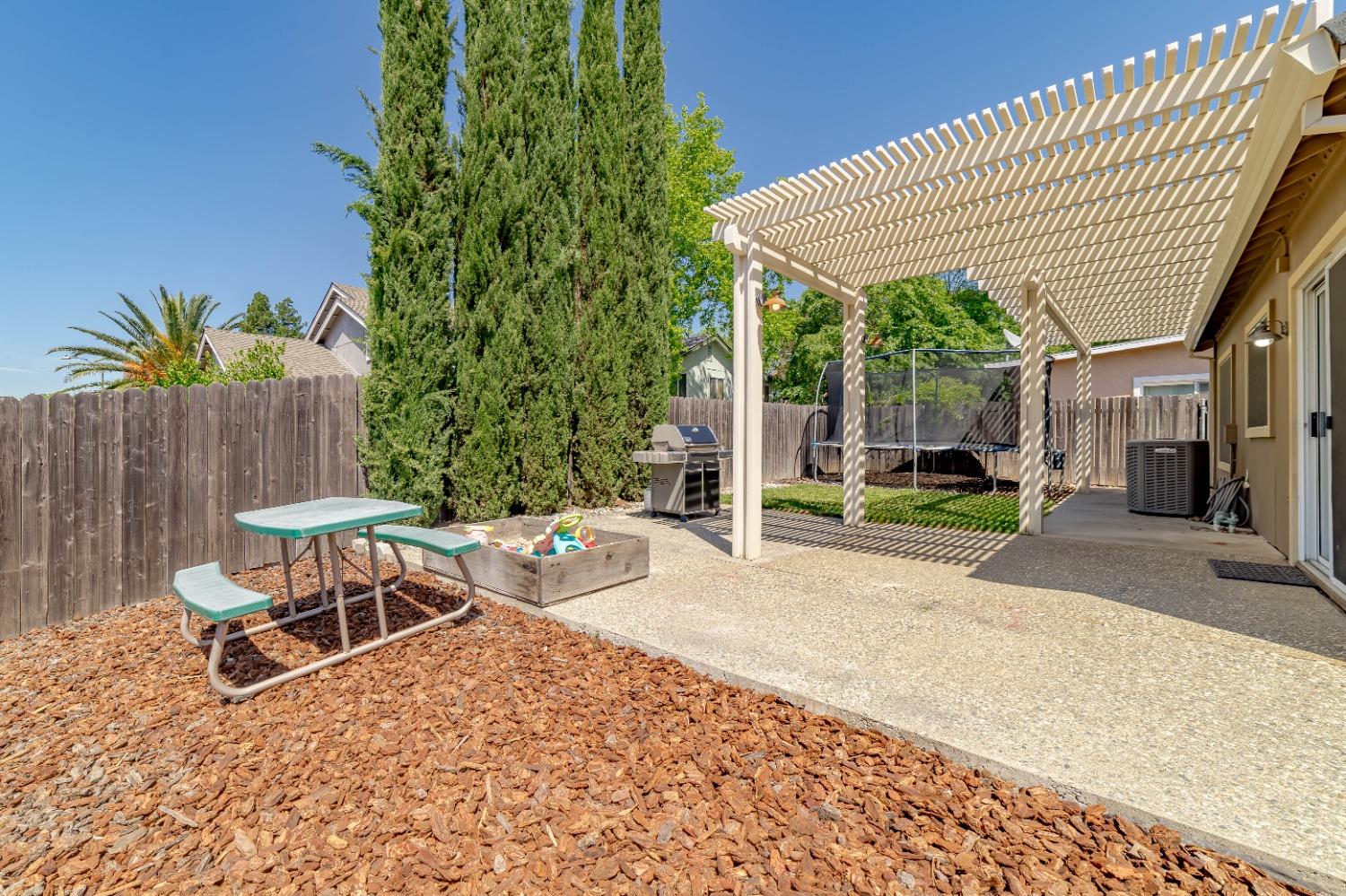 Detail Gallery Image 27 of 36 For 8431 Leaning Tree Ct, Antelope,  CA 95843 - 3 Beds | 2 Baths