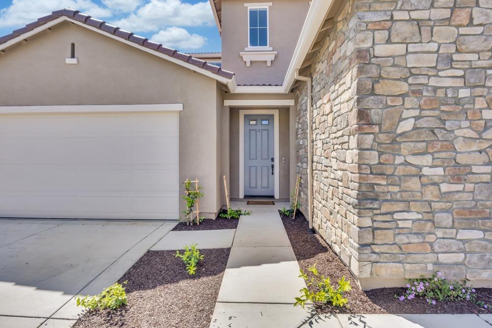 Detail Gallery Image 5 of 45 For 4937 Gold Rush Dr, Folsom,  CA 95630 - 4 Beds | 3/1 Baths
