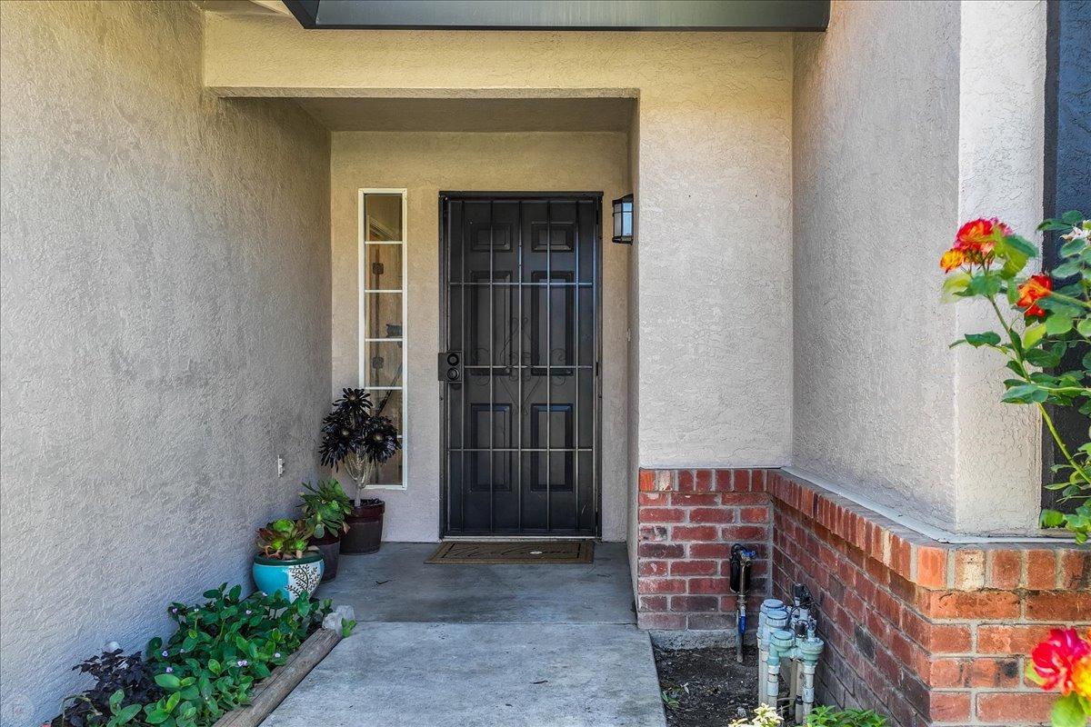 Detail Gallery Image 5 of 31 For 219 Gee Gee Ave, Los Banos,  CA 93635 - 3 Beds | 2 Baths