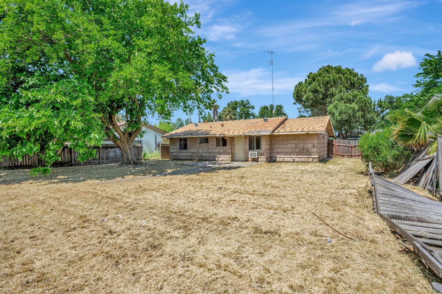 Detail Gallery Image 2 of 23 For 3854 Bainbridge Dr, North Highlands,  CA 95660 - 3 Beds | 1 Baths