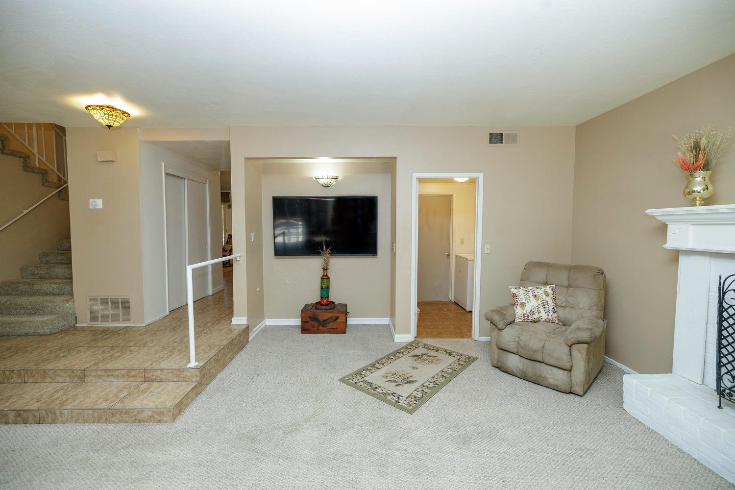 Detail Gallery Image 14 of 52 For 1844 Laredo Cir, Stockton,  CA 95209 - 4 Beds | 2/1 Baths