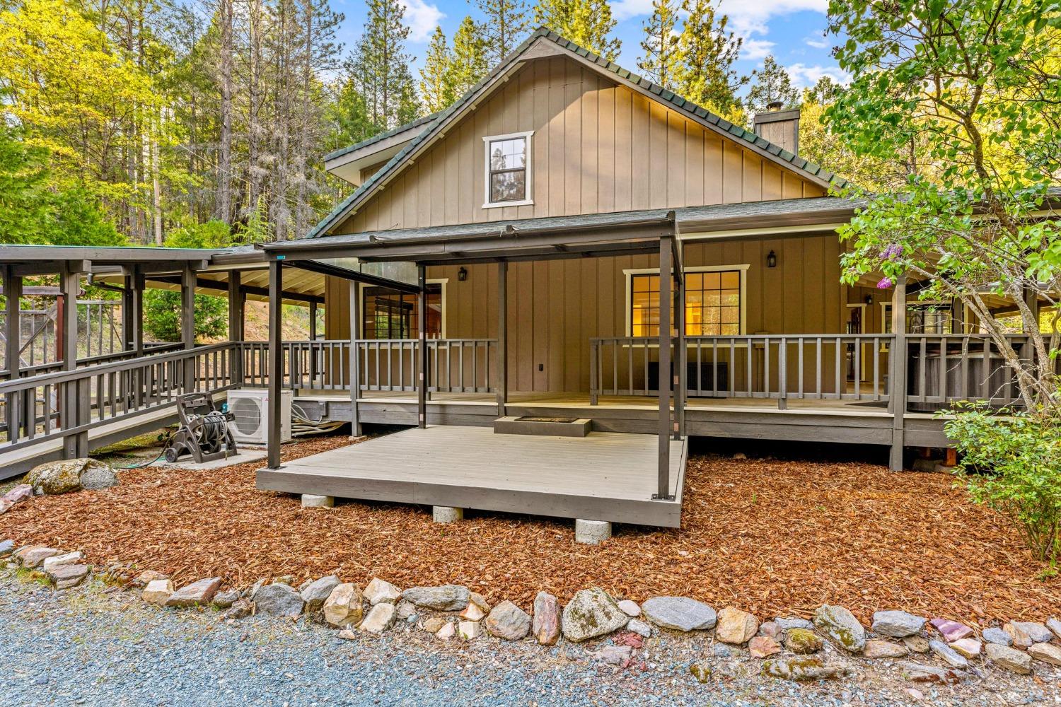 Detail Gallery Image 9 of 92 For 8700 Grizzly Flat Rd, Somerset,  CA 95684 - 3 Beds | 3/1 Baths