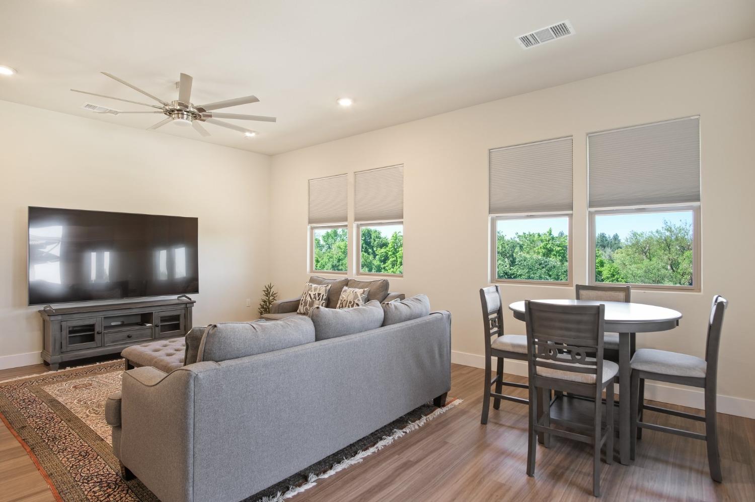 Detail Gallery Image 22 of 39 For 1661 Spring St #434,  Davis,  CA 95616 - 3 Beds | 2/1 Baths