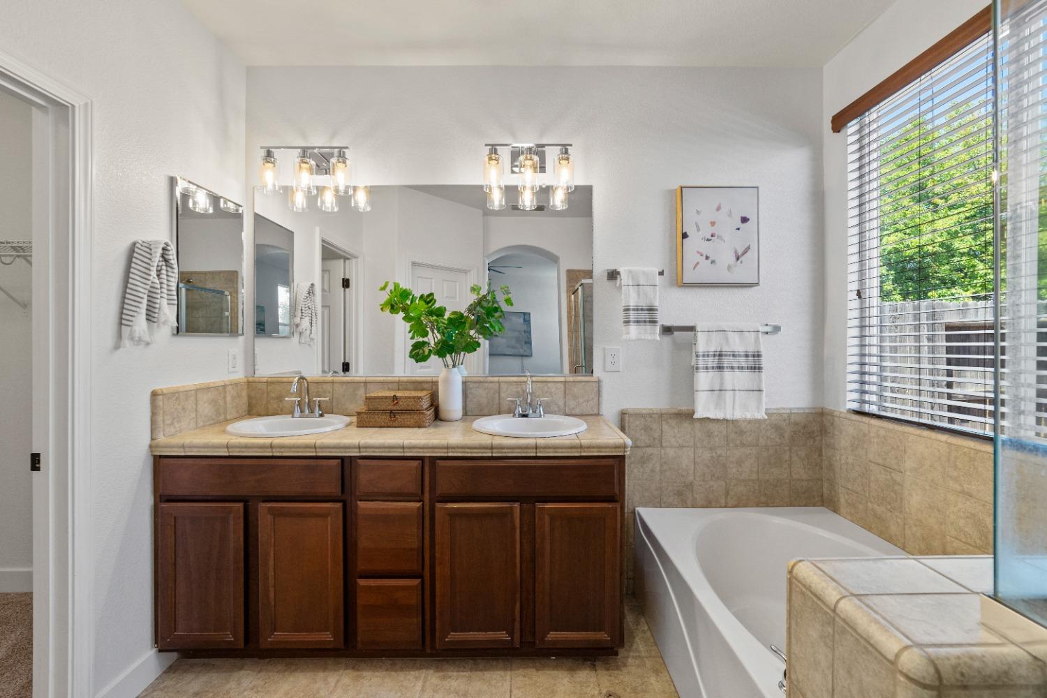 Detail Gallery Image 22 of 28 For 1740 Delouch Dr, Lincoln,  CA 95648 - 4 Beds | 2 Baths