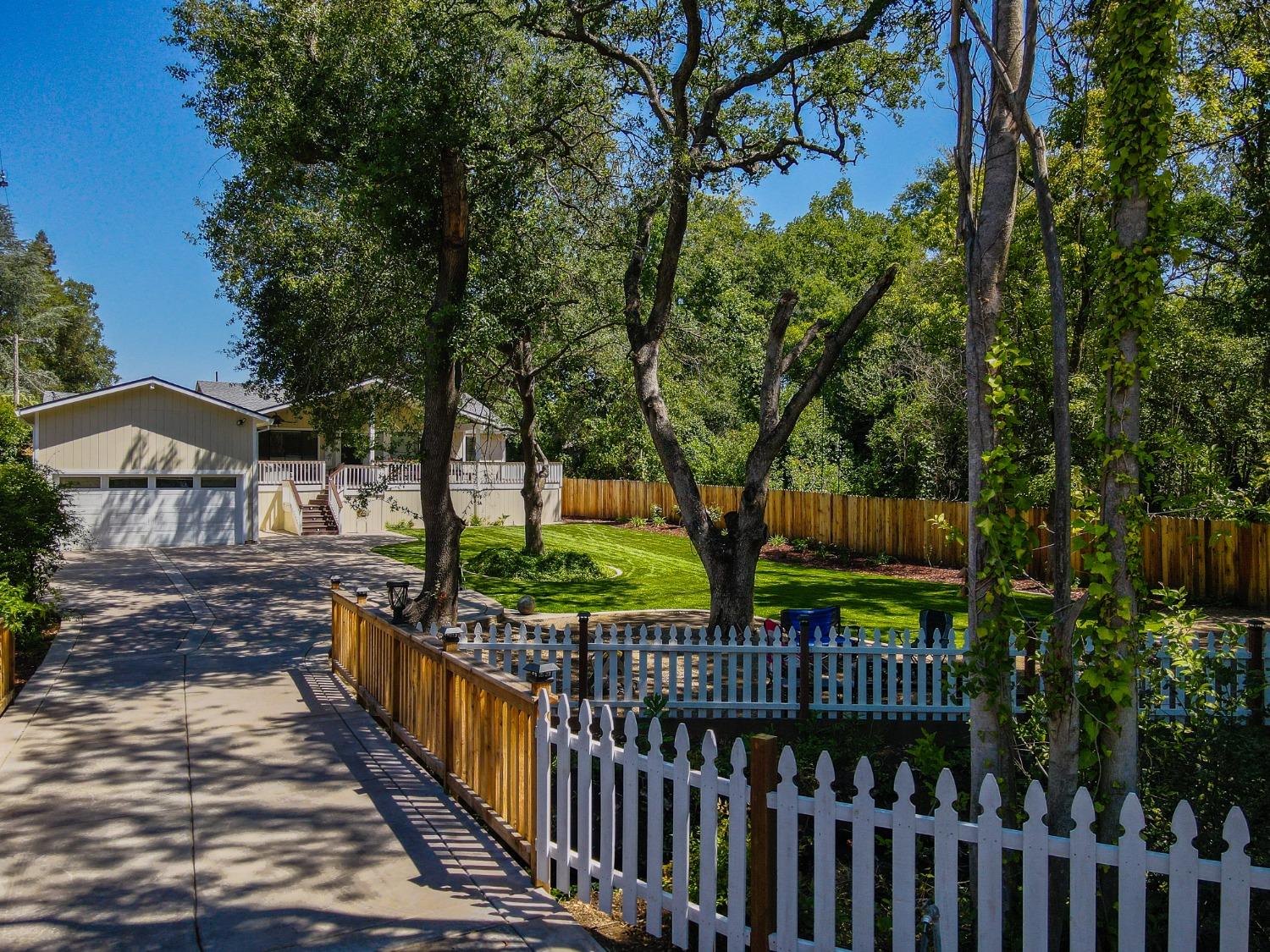 Detail Gallery Image 5 of 38 For 5235 Whitney Ave, Carmichael,  CA 95608 - 4 Beds | 2/1 Baths