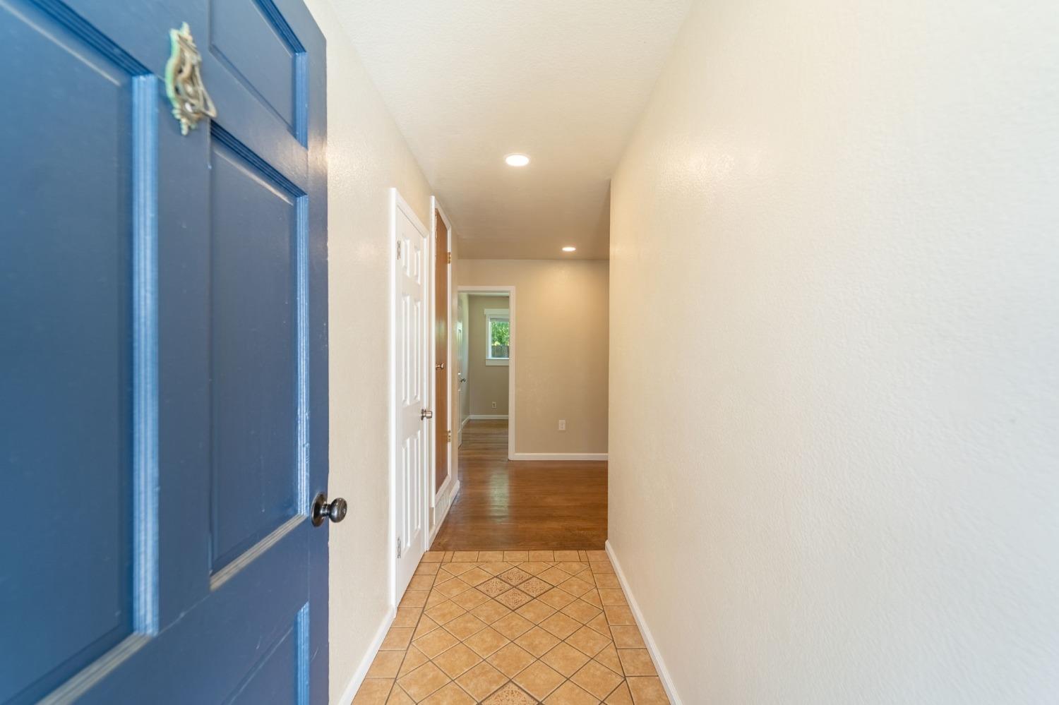 Detail Gallery Image 4 of 27 For 1126 Hawthorne Ave, Modesto,  CA 95350 - 3 Beds | 2 Baths