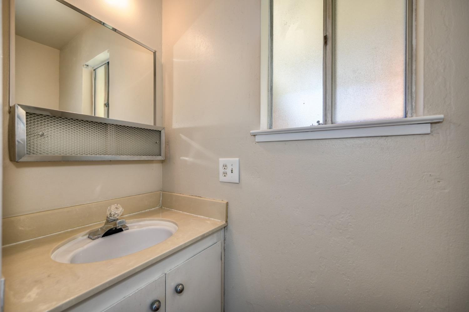 Detail Gallery Image 24 of 41 For 721 Roundtree Ct, Sacramento,  CA 95831 - 2 Beds | 1/1 Baths