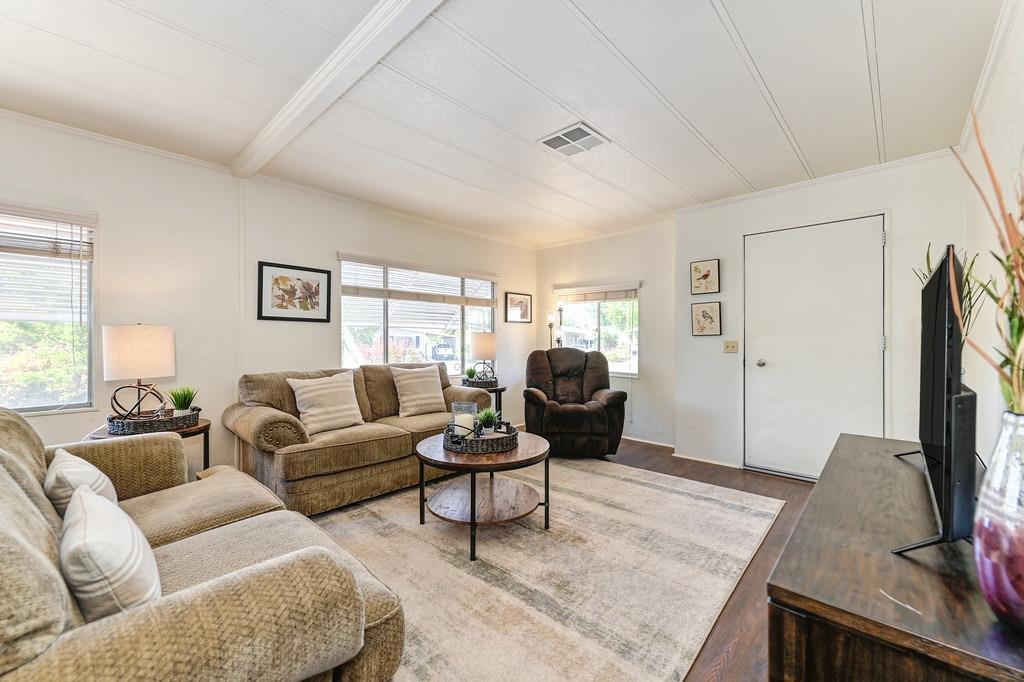 Detail Gallery Image 11 of 42 For 33 Allan Court, Folsom,  CA 95630 - 2 Beds | 2 Baths