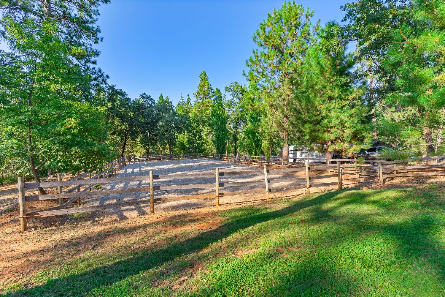 Detail Gallery Image 4 of 57 For 10550 Round Valley Rd, Grass Valley,  CA 95949 - 4 Beds | 3 Baths