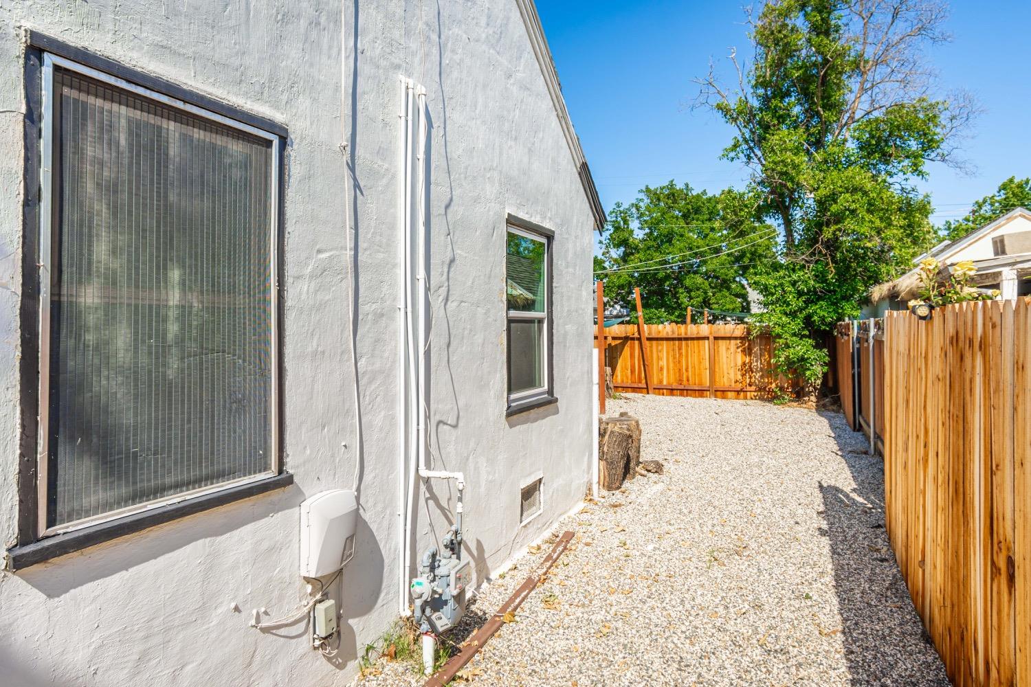 Detail Gallery Image 28 of 64 For 2554 Clay St, Sacramento,  CA 95815 - 4 Beds | 2 Baths