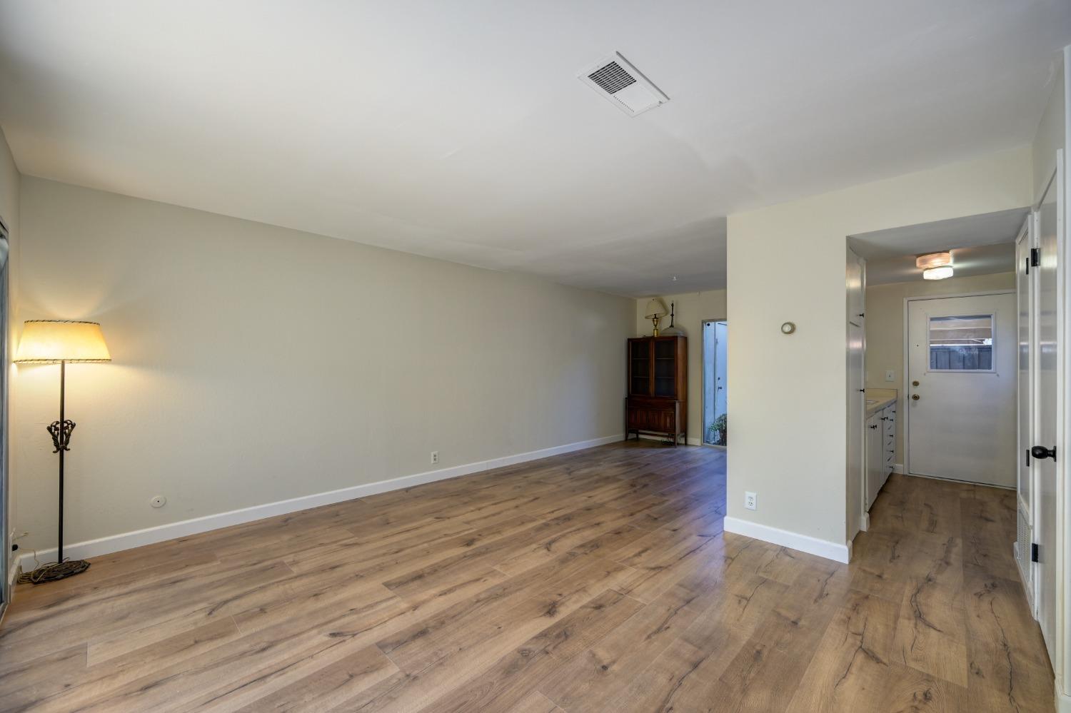 Detail Gallery Image 22 of 41 For 721 Roundtree Ct, Sacramento,  CA 95831 - 2 Beds | 1/1 Baths