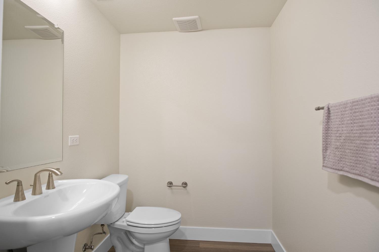 Detail Gallery Image 13 of 39 For 1661 Spring St #434,  Davis,  CA 95616 - 3 Beds | 2/1 Baths