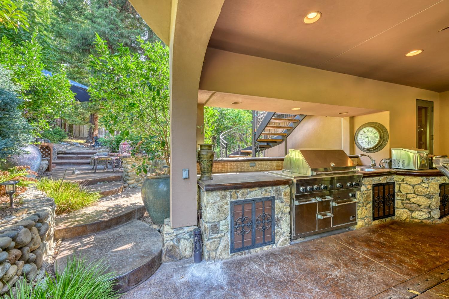 Detail Gallery Image 34 of 96 For 5816 Wedgewood Dr, Granite Bay,  CA 95746 - 5 Beds | 4/1 Baths