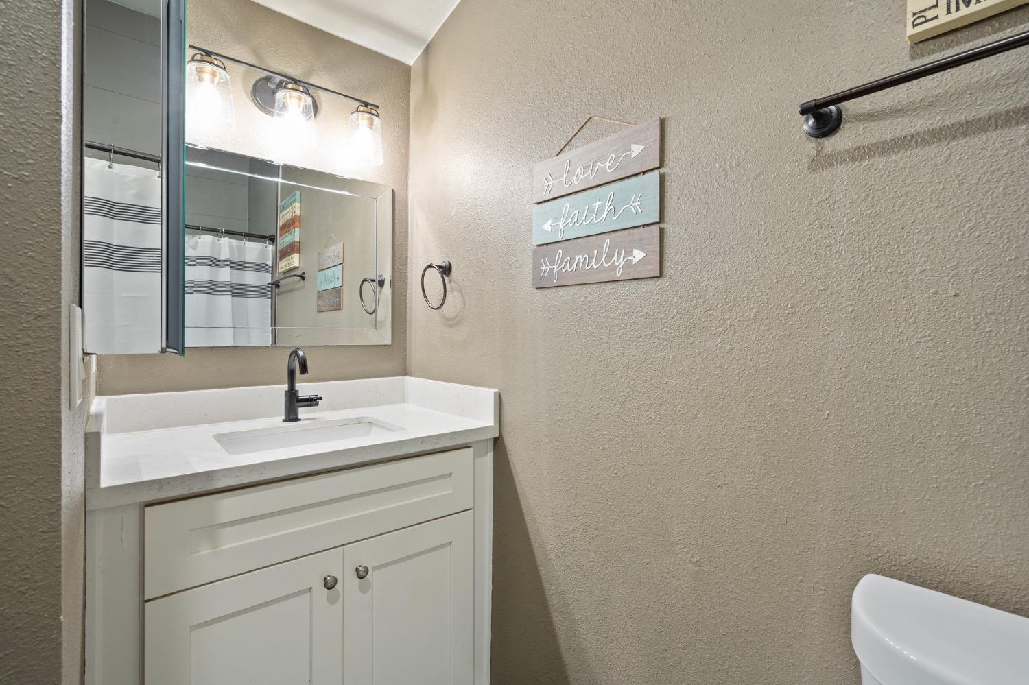 Detail Gallery Image 18 of 27 For 410 Grove St, Roseville,  CA 95678 - 3 Beds | 2 Baths