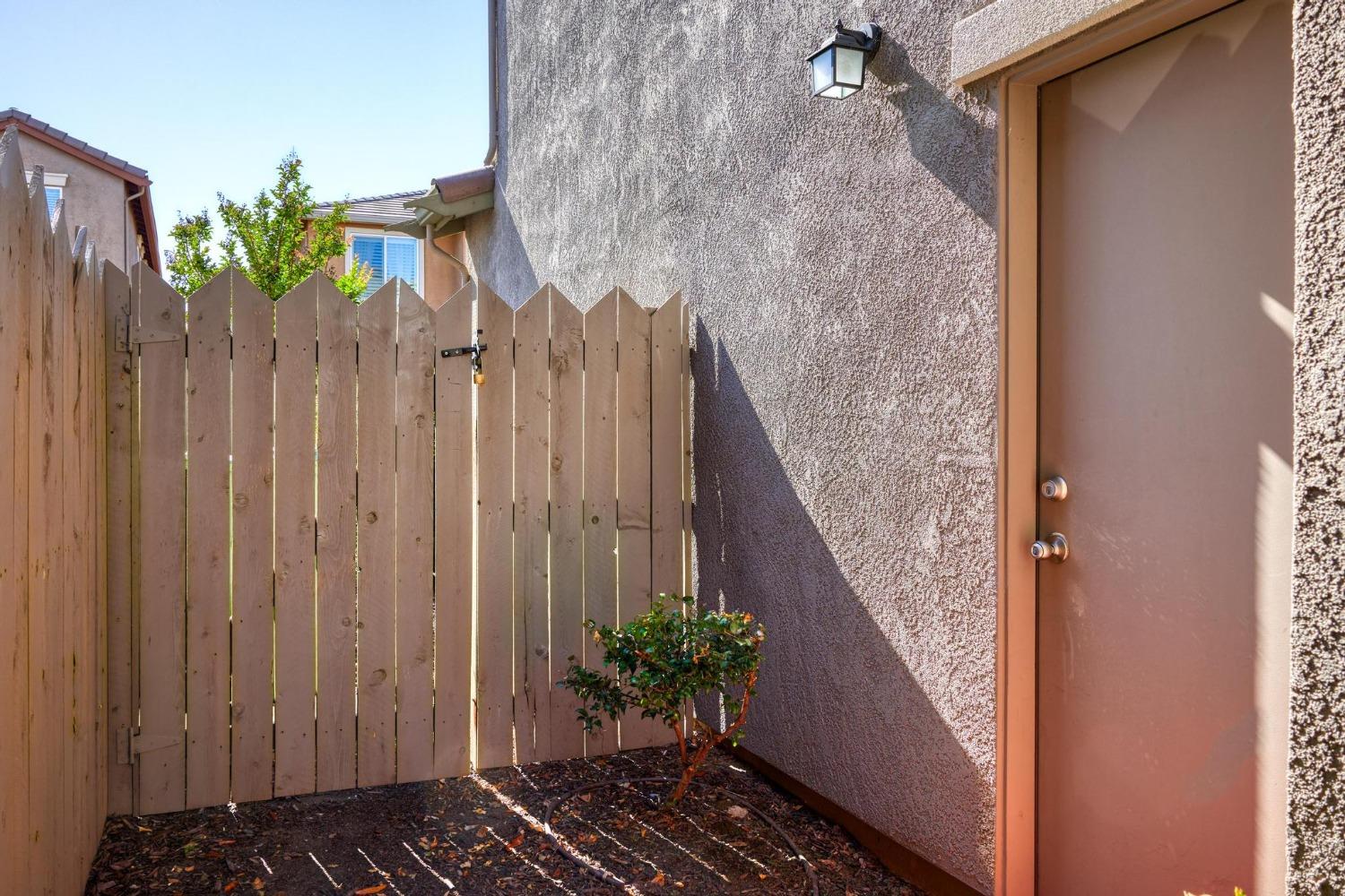 Detail Gallery Image 33 of 38 For 3925 Rose Garden Way, Turlock,  CA 95382 - 3 Beds | 2/1 Baths