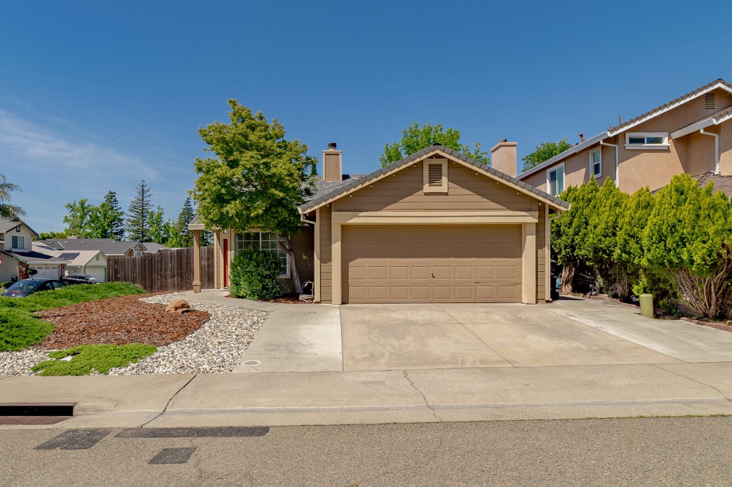Detail Gallery Image 2 of 36 For 8431 Leaning Tree Ct, Antelope,  CA 95843 - 3 Beds | 2 Baths