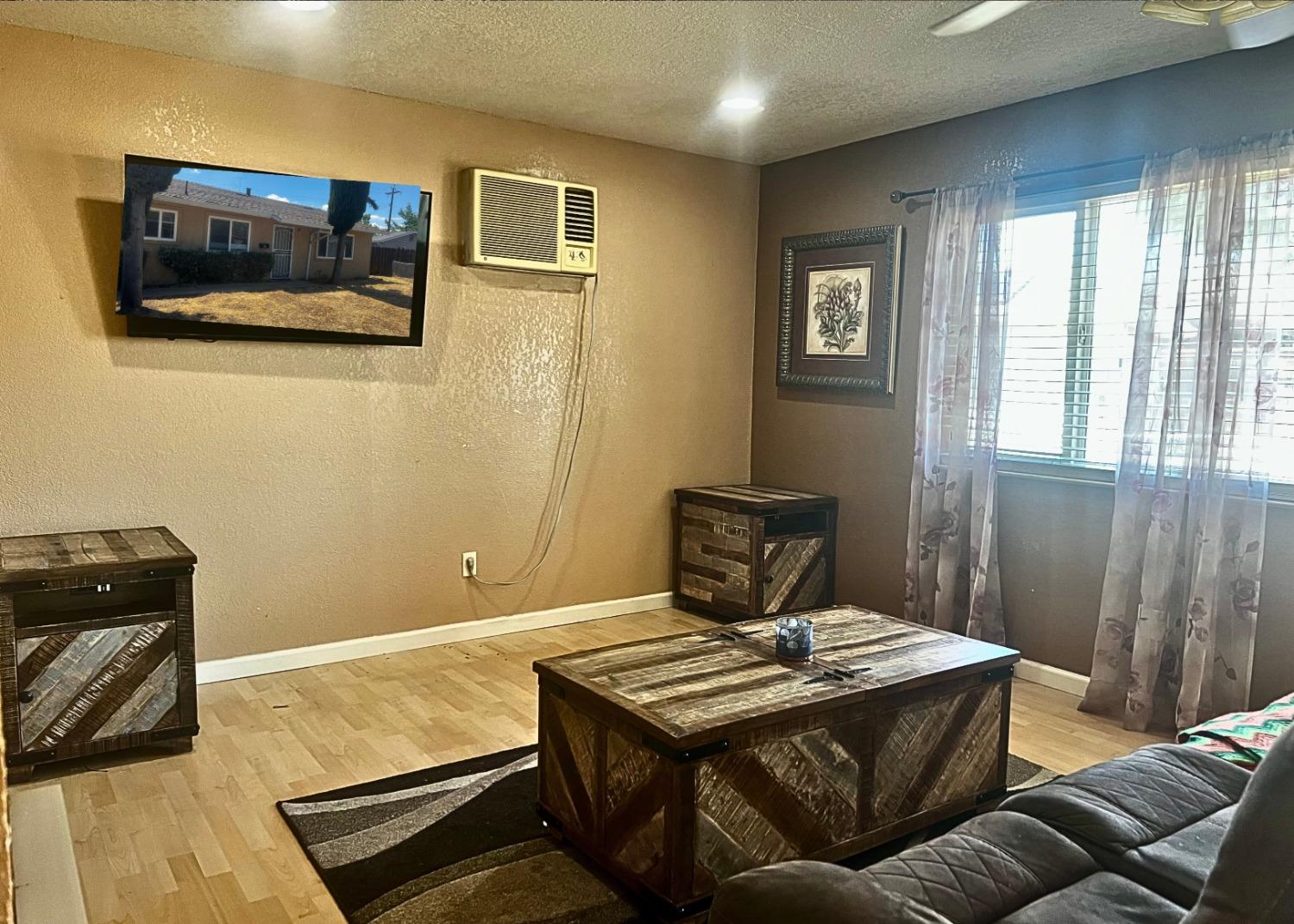 Detail Gallery Image 6 of 22 For 658 Meadowlark Ln, Manteca,  CA 95336 - 3 Beds | 1/1 Baths