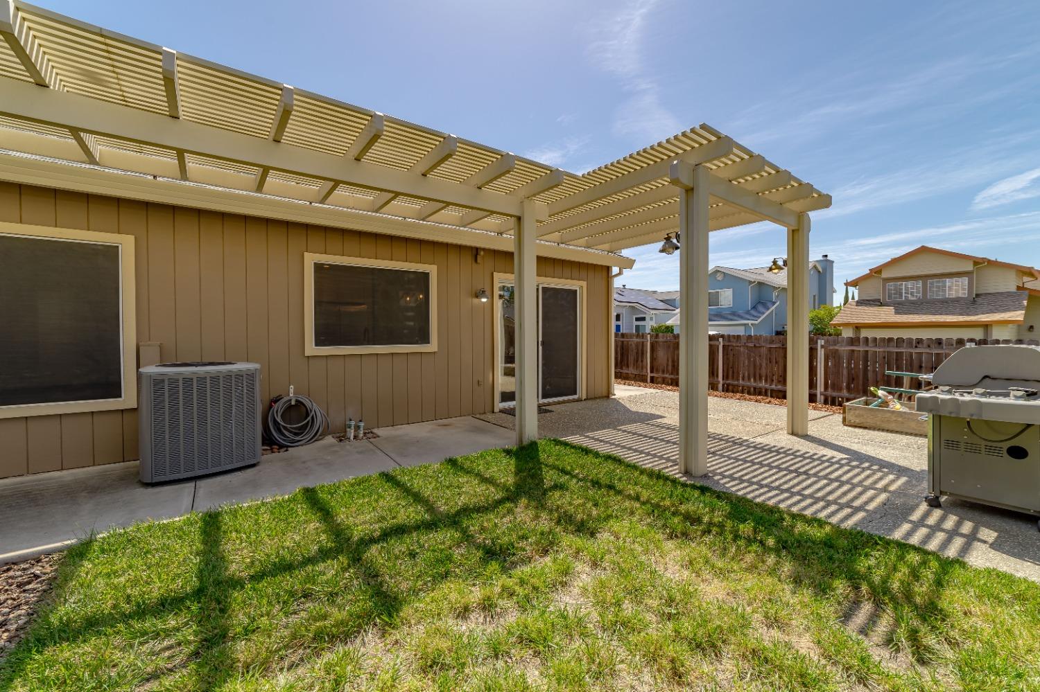Detail Gallery Image 34 of 36 For 8431 Leaning Tree Ct, Antelope,  CA 95843 - 3 Beds | 2 Baths