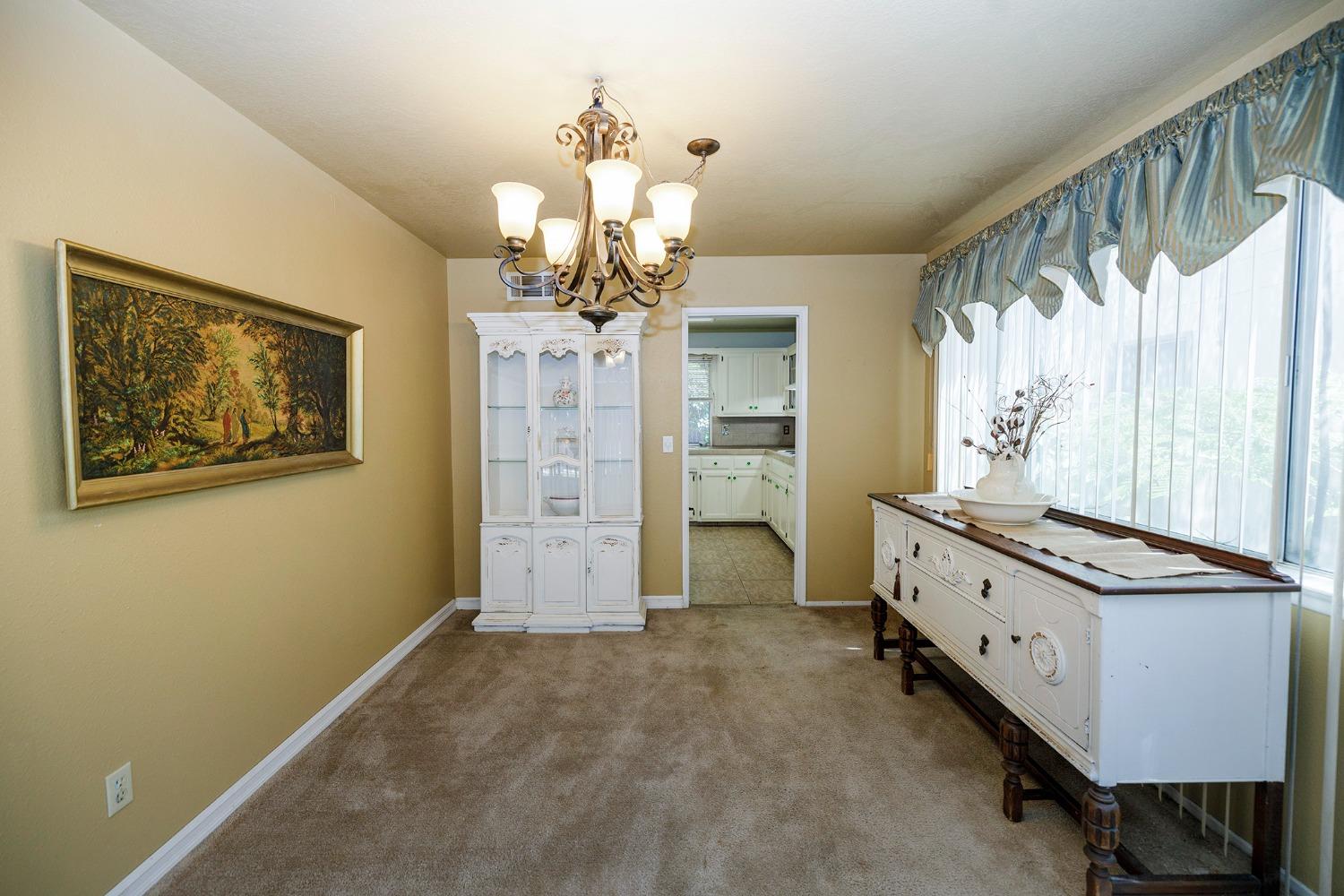 Detail Gallery Image 9 of 52 For 1844 Laredo Cir, Stockton,  CA 95209 - 4 Beds | 2/1 Baths