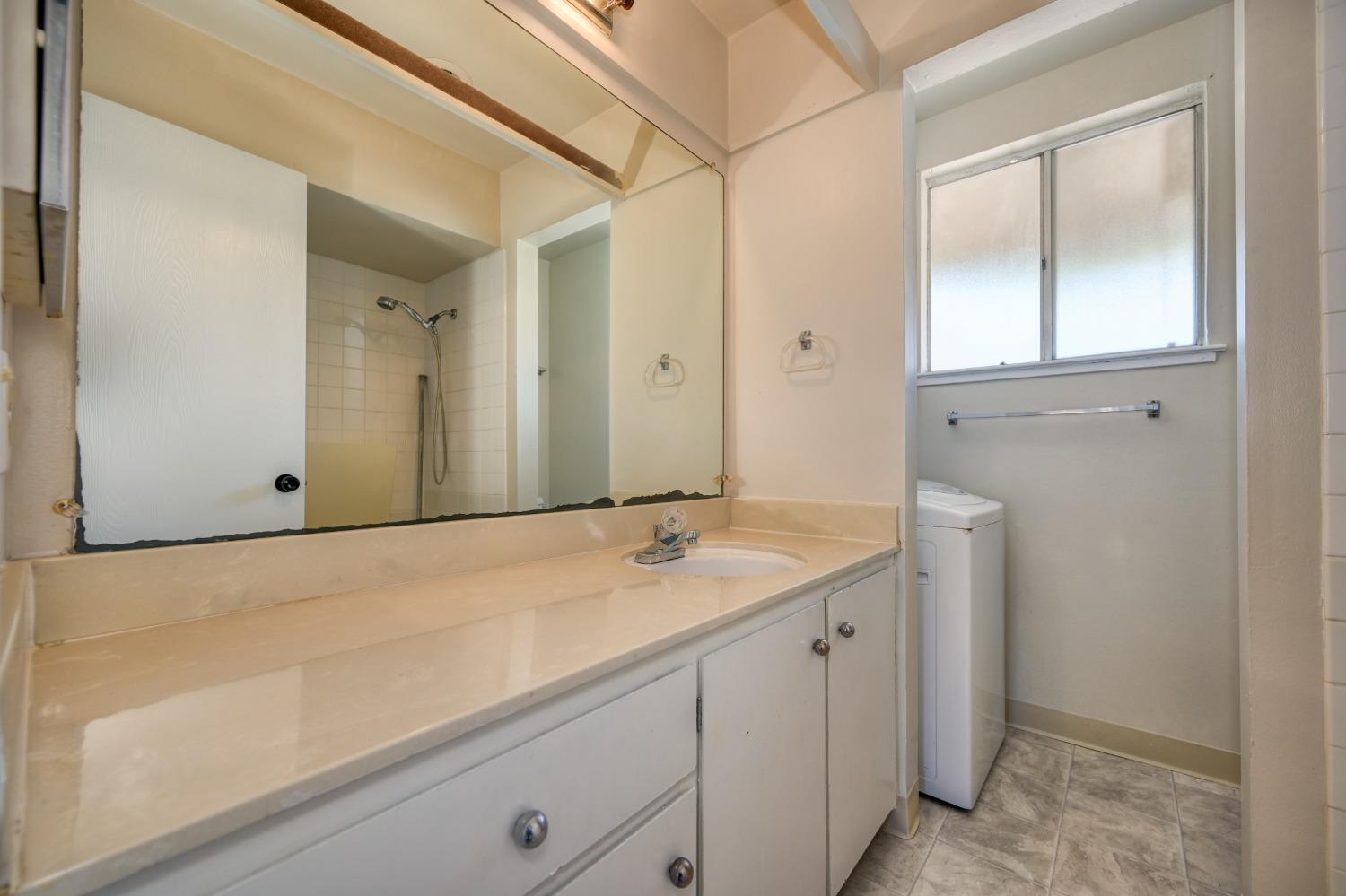Detail Gallery Image 13 of 41 For 721 Roundtree Ct, Sacramento,  CA 95831 - 2 Beds | 1/1 Baths