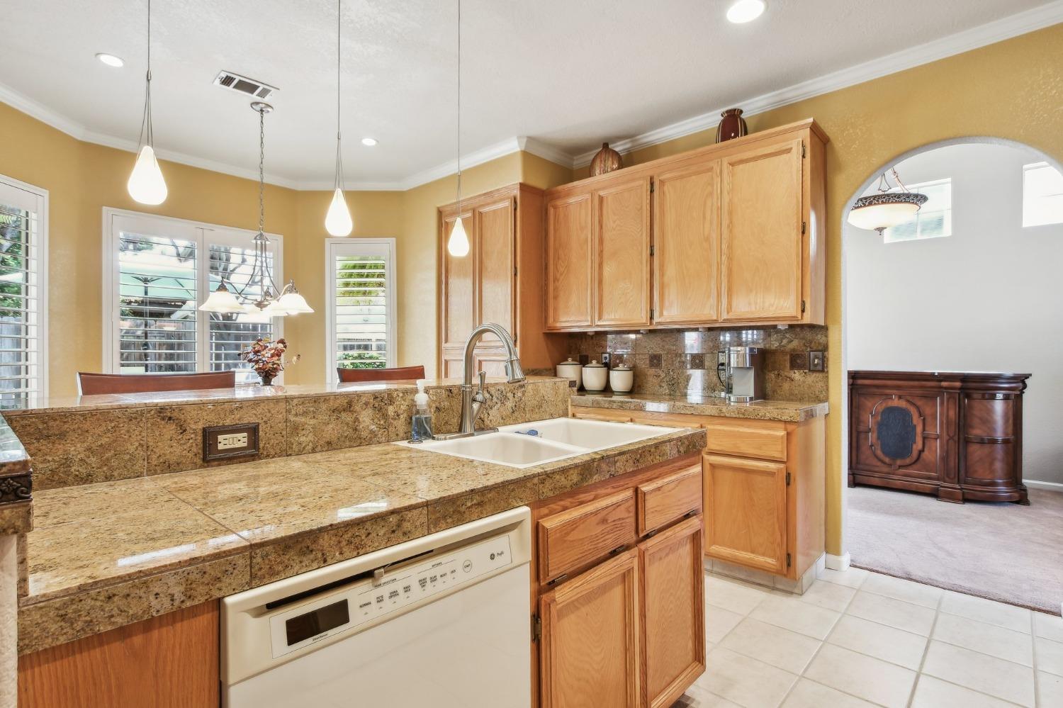Detail Gallery Image 12 of 32 For 10689 Pleasant Valley Cir, Stockton,  CA 95209 - 3 Beds | 2/1 Baths