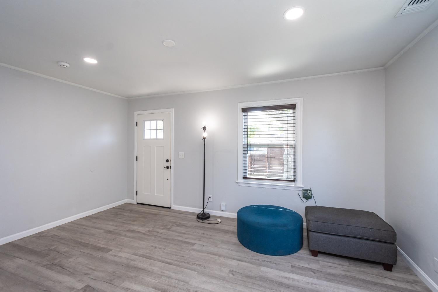 Detail Gallery Image 12 of 64 For 2554 Clay St, Sacramento,  CA 95815 - 4 Beds | 2 Baths