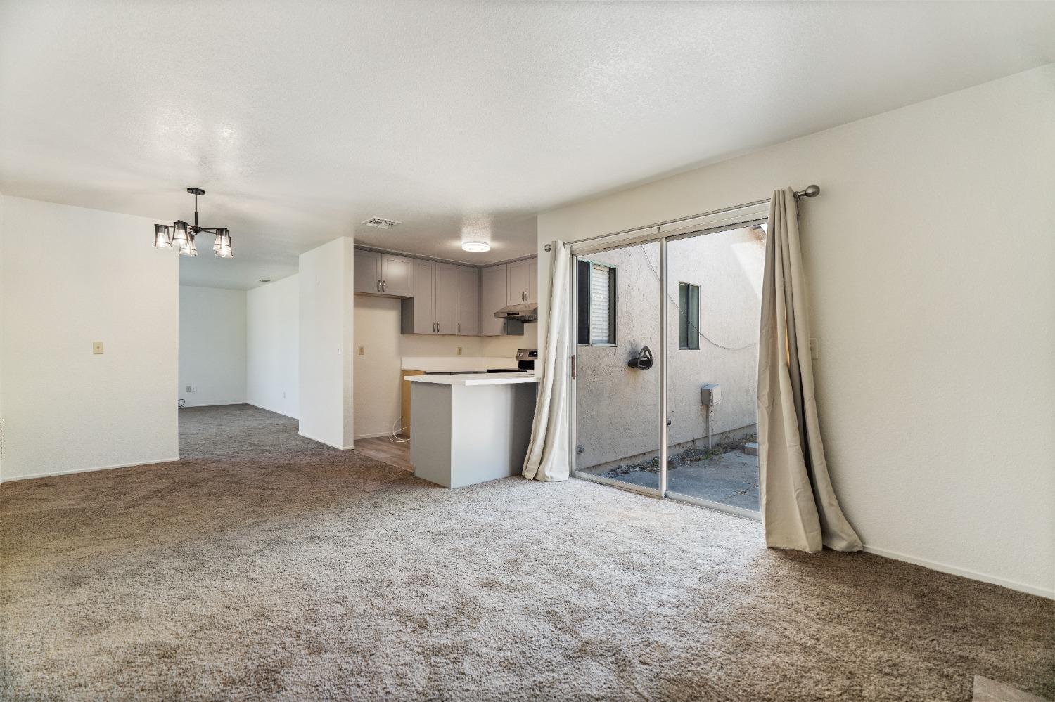 Detail Gallery Image 13 of 31 For 670 Turnstone Dr, Sacramento,  CA 95834 - 3 Beds | 2 Baths