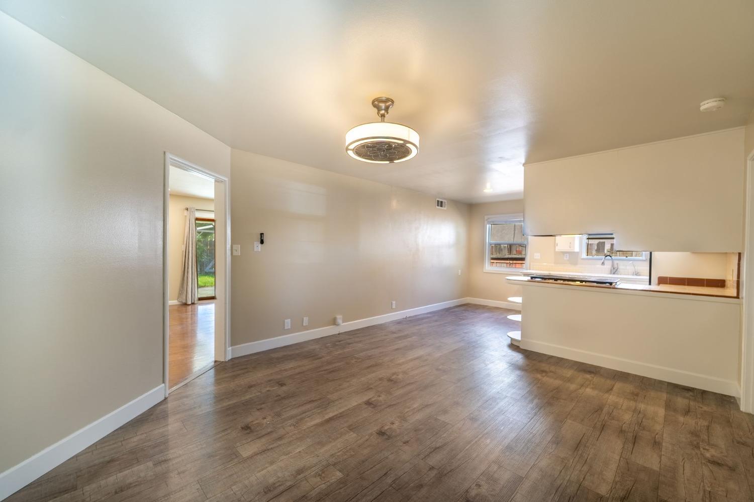 Detail Gallery Image 11 of 27 For 1126 Hawthorne Ave, Modesto,  CA 95350 - 3 Beds | 2 Baths
