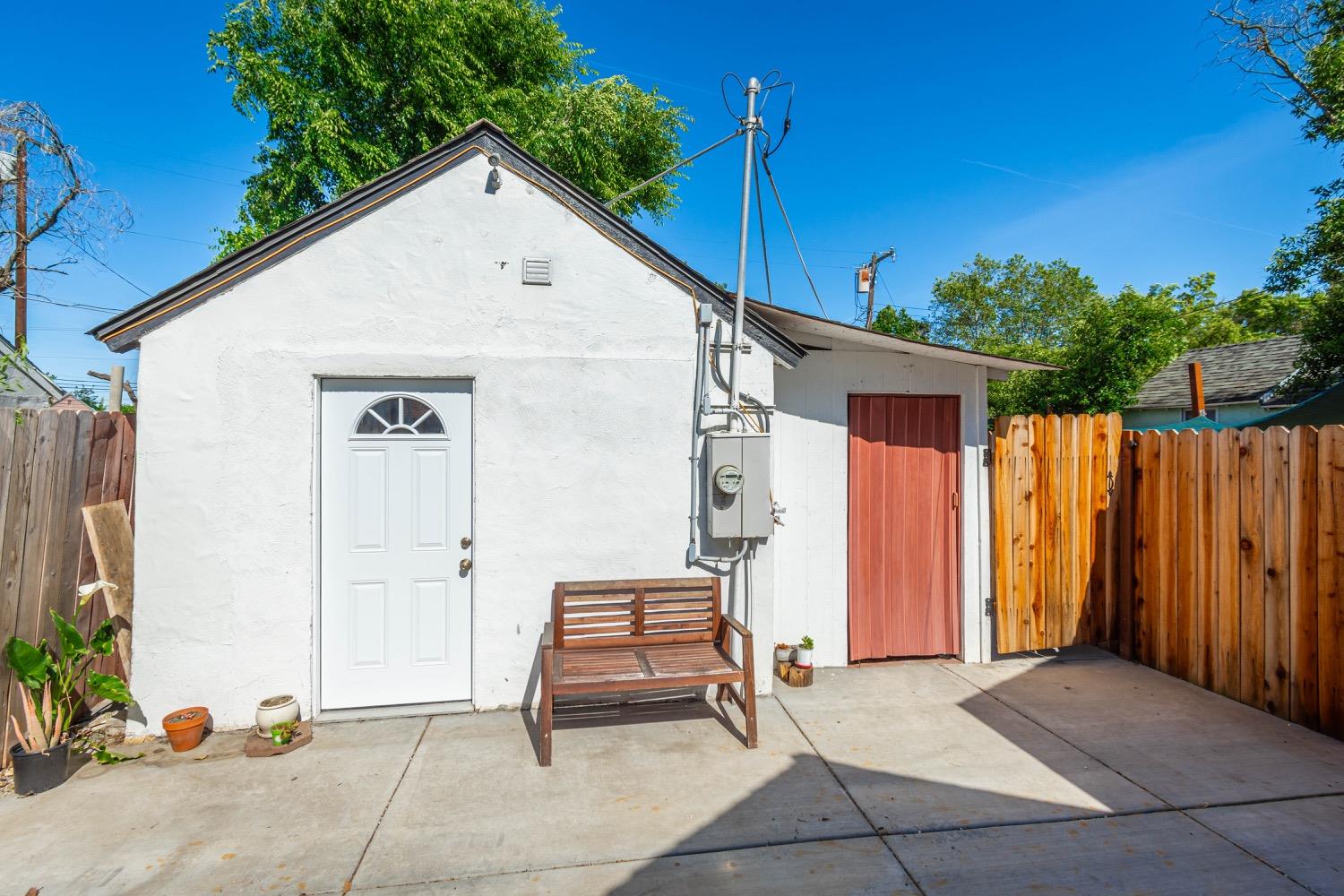 Detail Gallery Image 39 of 64 For 2554 Clay St, Sacramento,  CA 95815 - 4 Beds | 2 Baths