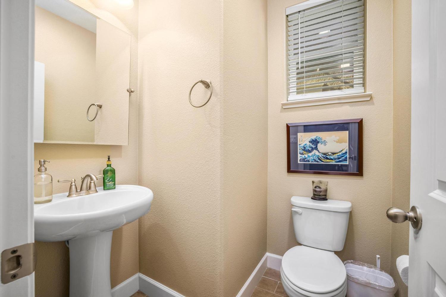 Detail Gallery Image 16 of 38 For 3925 Rose Garden Way, Turlock,  CA 95382 - 3 Beds | 2/1 Baths
