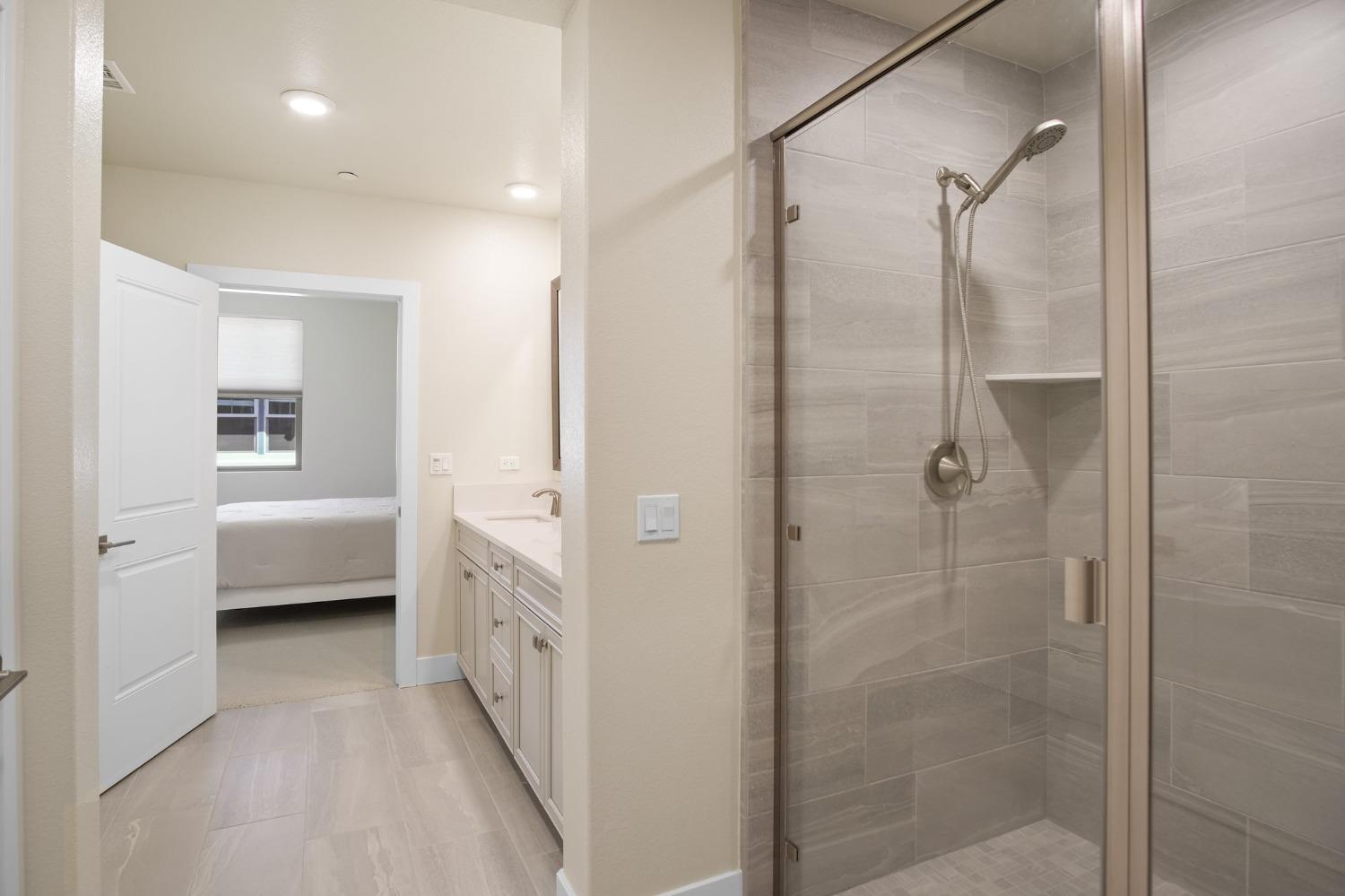 Detail Gallery Image 10 of 39 For 1661 Spring St #434,  Davis,  CA 95616 - 3 Beds | 2/1 Baths