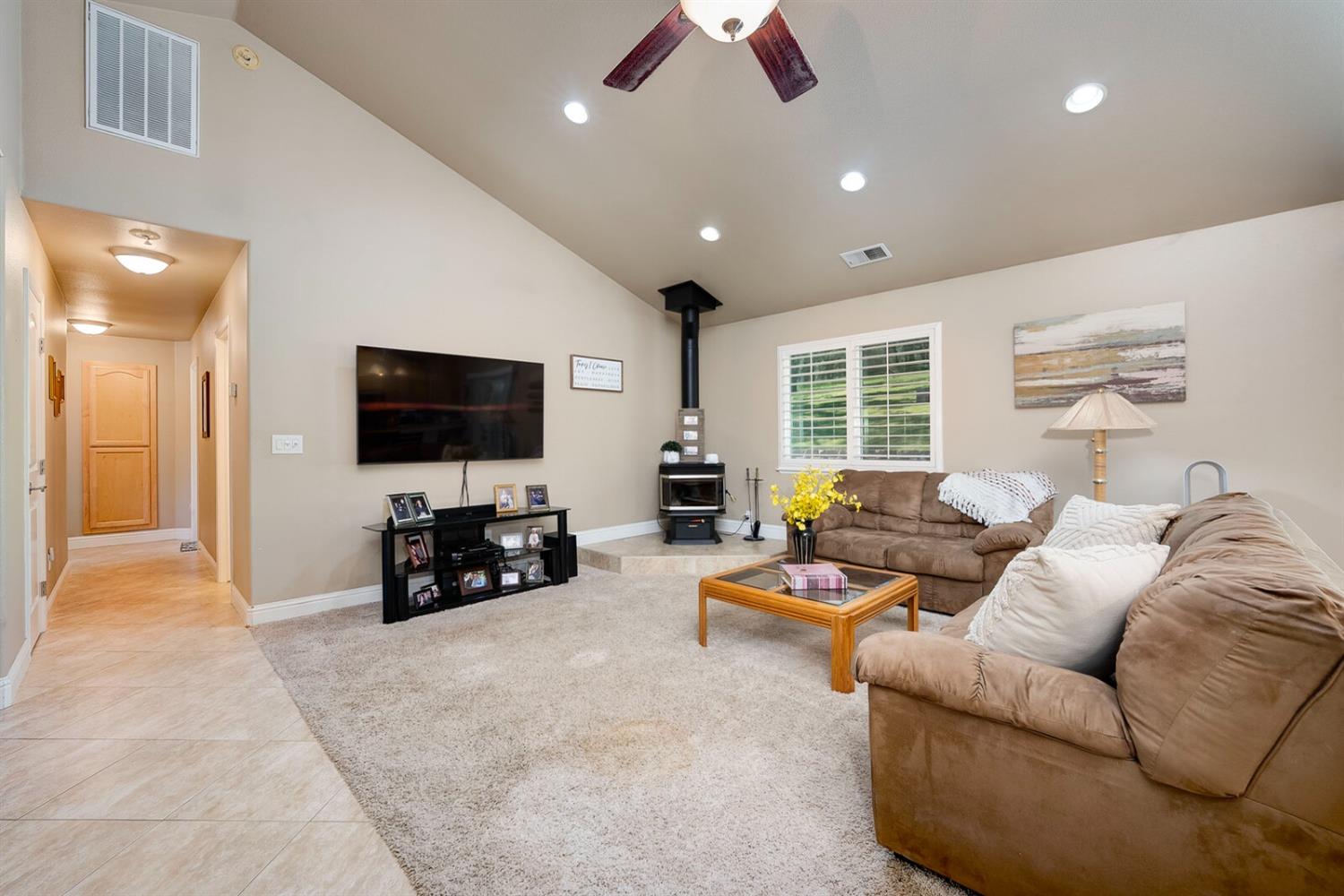 Detail Gallery Image 13 of 47 For 6120 Chrysler Cir, Garden Valley,  CA 95633 - 3 Beds | 2 Baths