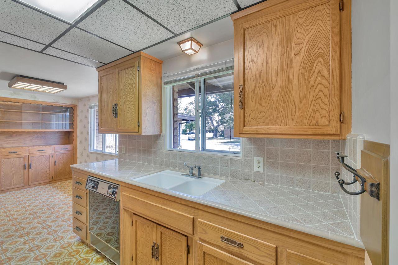 Detail Gallery Image 9 of 64 For 843 Bell Air Dr, Sacramento,  CA 95822 - 3 Beds | 2 Baths